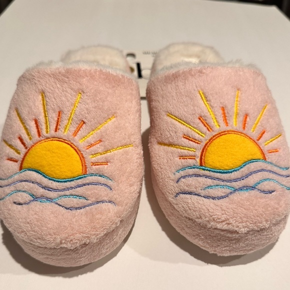 KOOBA Memory Foam Slippers Pink & White W/Sunset design Size M 6 1/2 - 7 1/2 NWT - Picture 10 of 10